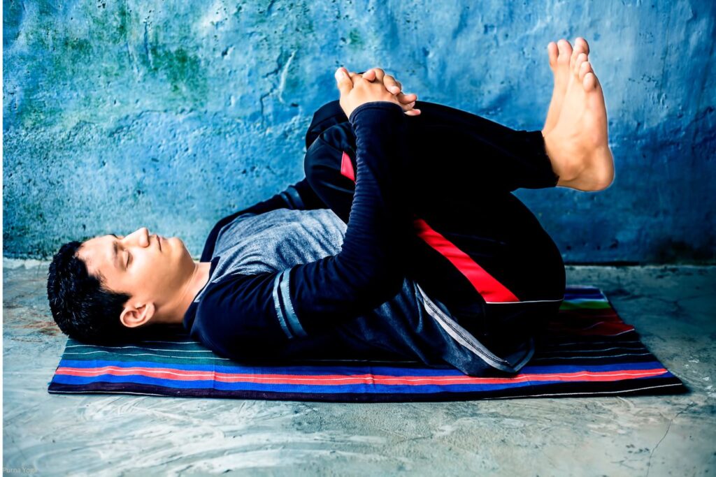 Ananda Balasana bebe feliz