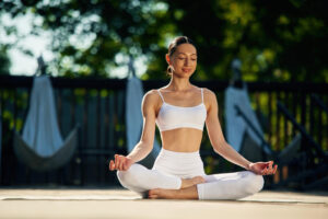 Por qué es bueno hacer yoga